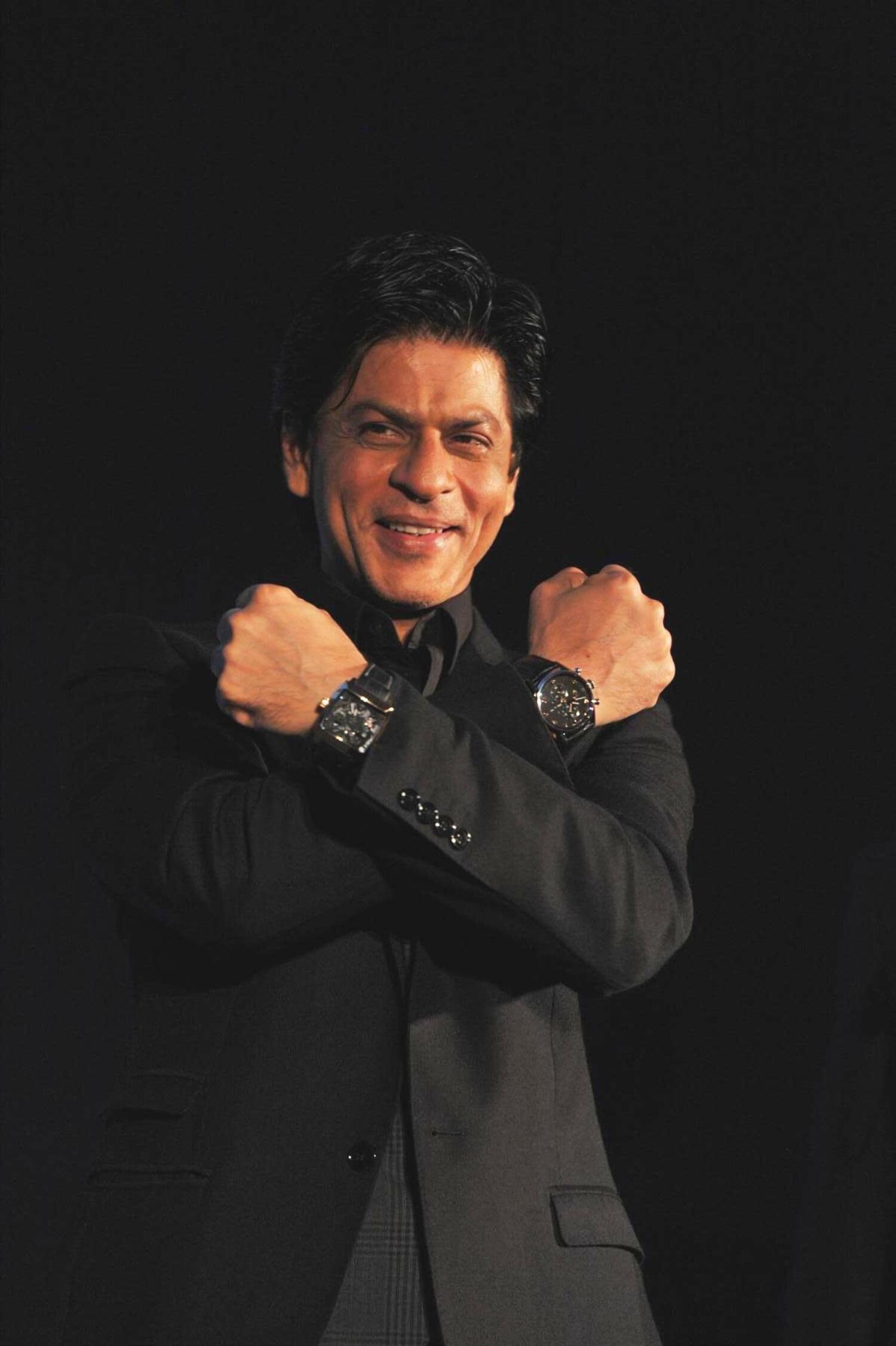 Brand Ambassador Shahrukh Khan Posing With The Latest Tag Heuer Carrera 1887 Elegance Series 6103