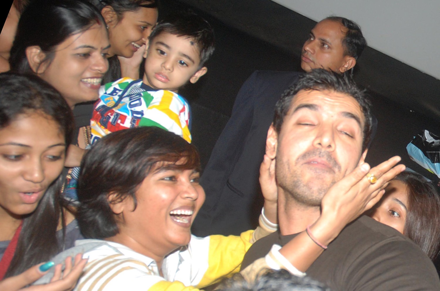 Female fan trying to kiss John Abraham while promoting film Desi Boyz