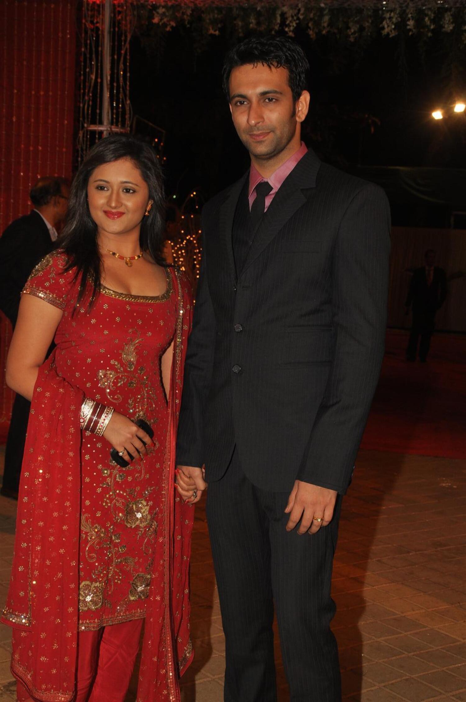 Uttaran fame Rashmi Desai with husband Nandish Sandhu at Wedding