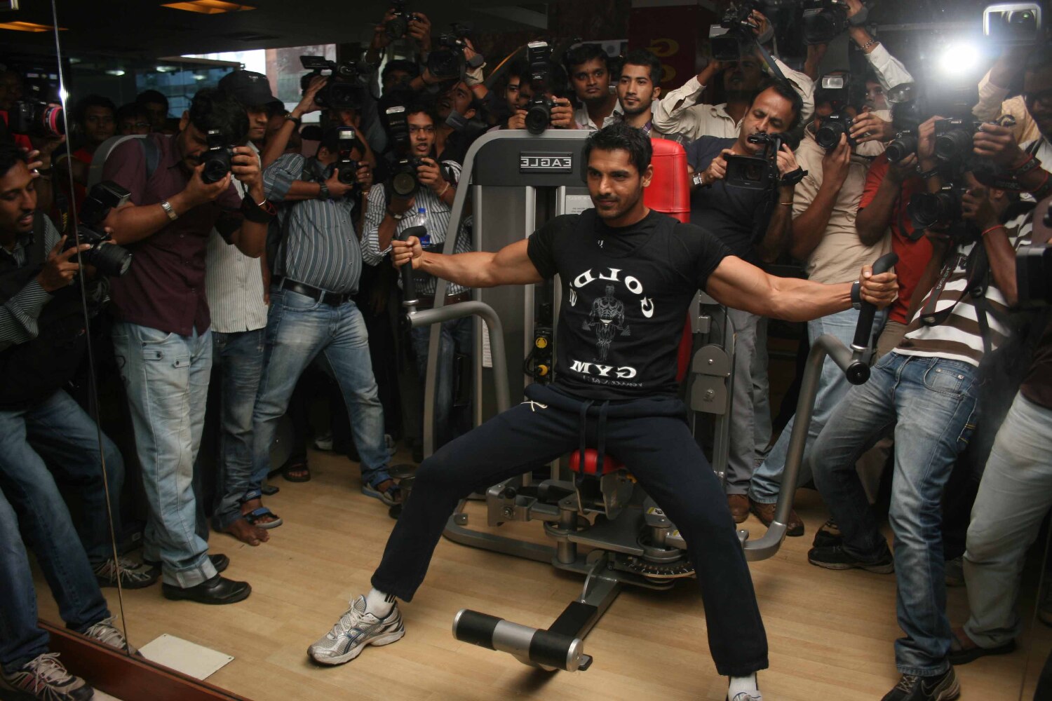 John Abraham working out in the gym 3 : rediff bollywood photos on