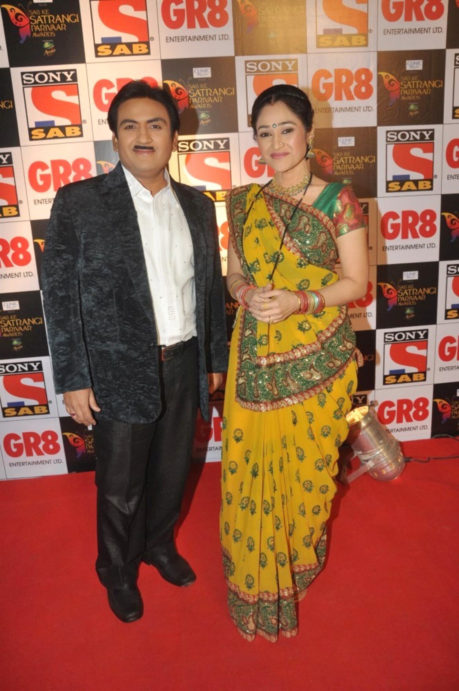 Dilip Joshi with Disha Vakani at SAB Ke Satrangi Parivaar Awards in