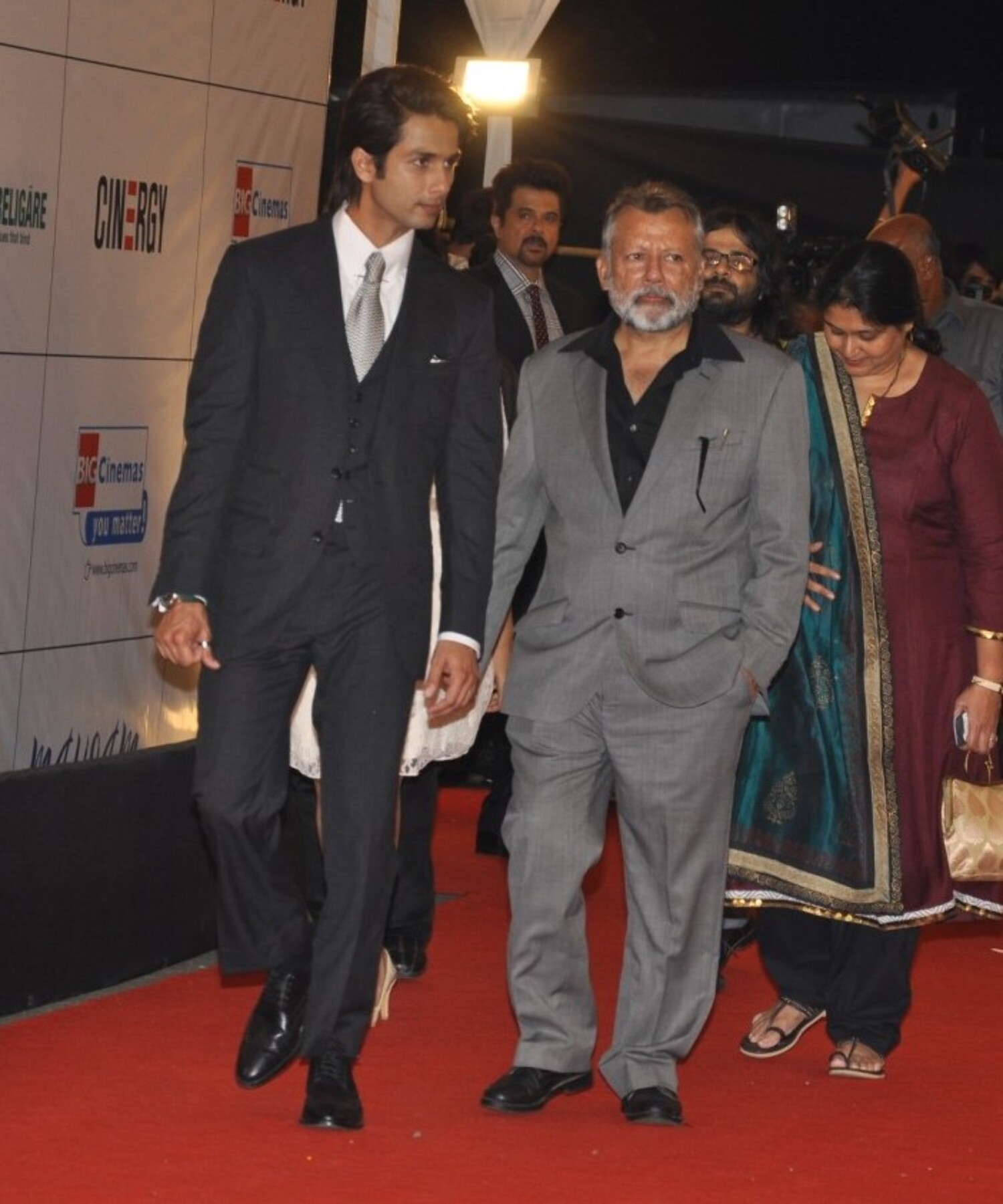 Shahid Kapoor With His Father Pankaj Kapoor Rediff Bollywood Photos On Rediff Pages 