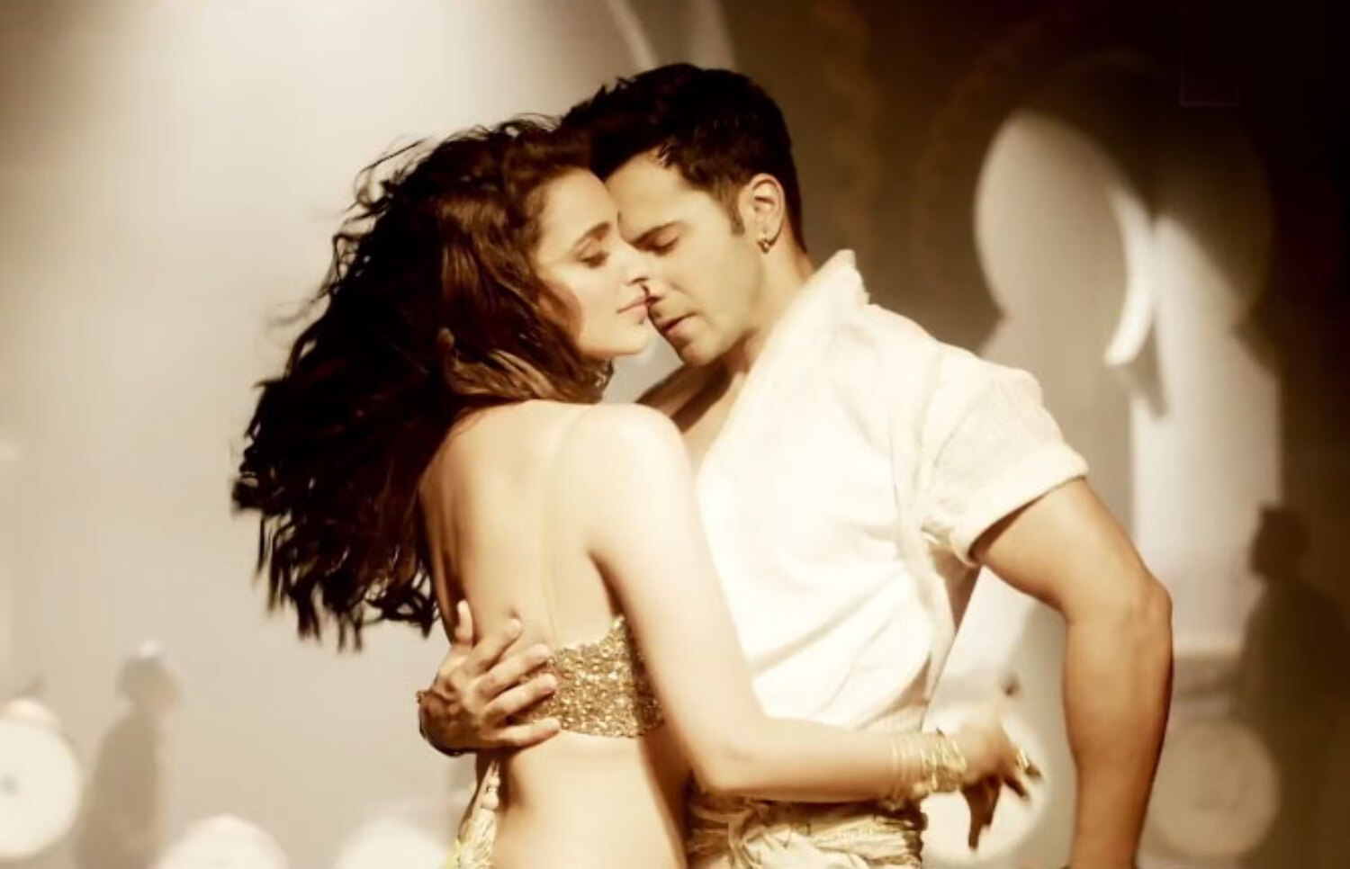 Parineeti Chopra Varun Dhawan Dishoom Movie Jaaneman Aah Song Photo 5