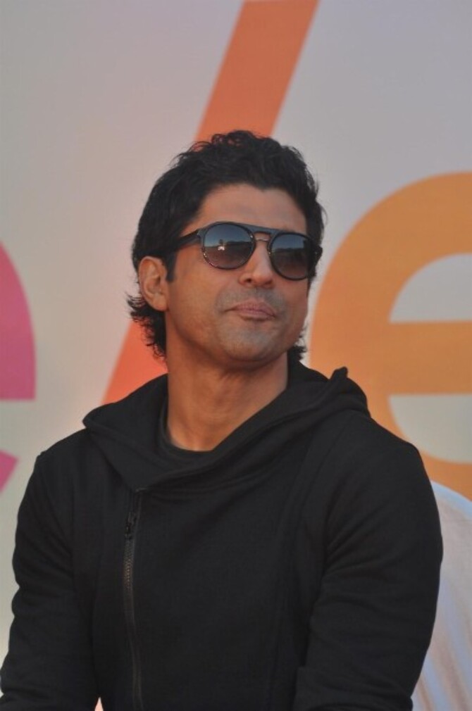 Farhan Akhtar promoting film SHAADI KE SIDE EFFECTS in Mumbai 4