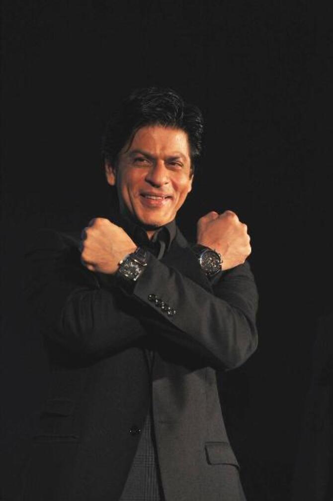 Brand Ambassador Shahrukh Khan Posing With The Latest Tag Heuer Carrera 1887 Elegance Series 9084