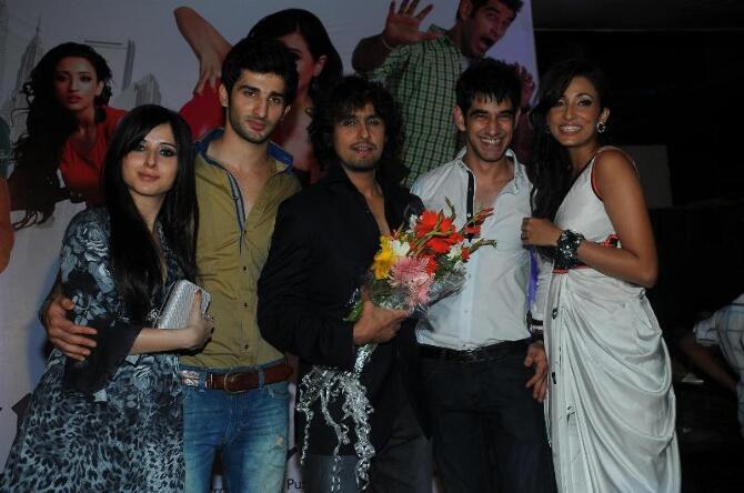  - ovh2u6ab13me554i.D.0.Suzanna-Mukherjee--Siddhant-Kapur--Sonu-Nigam--Nikhil-Sabhawal-and-Iris-Maity-at-the-music-launch-of-film-TUTIYA-DIL-at-Vie-Lounge-in-Mumbai