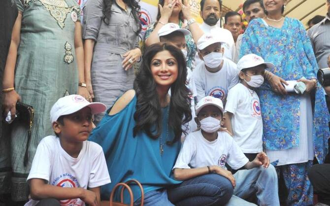 shilpa shetty spends time with special kids from carf-photo10