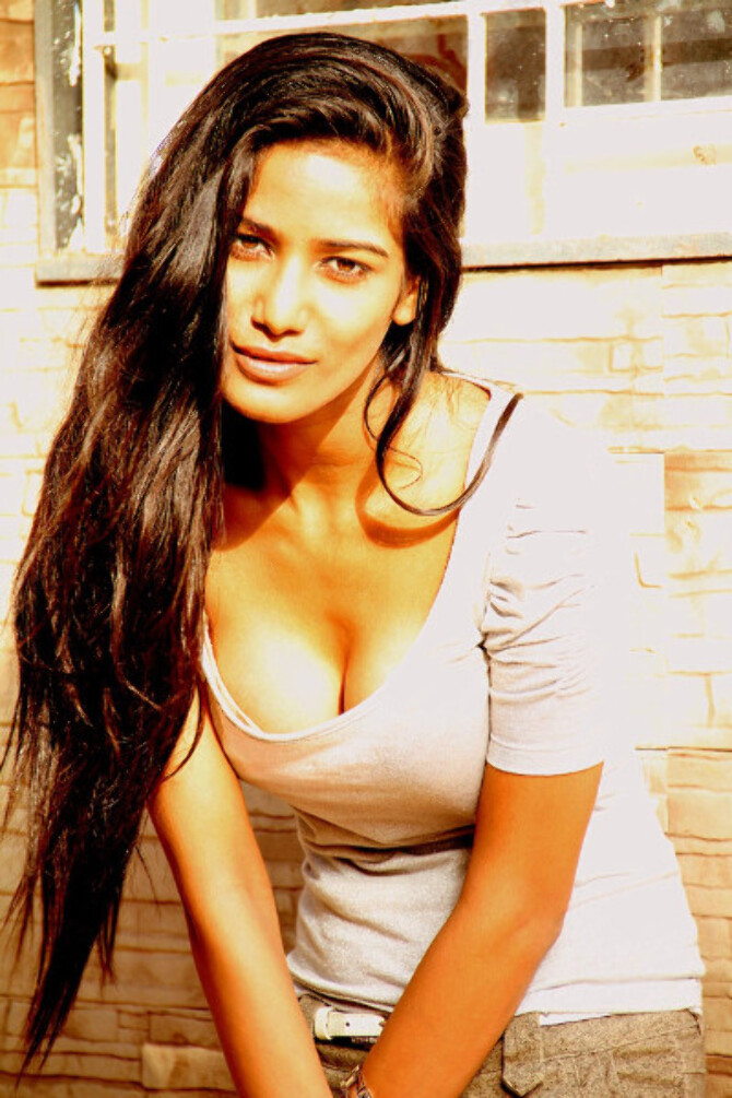 Poonam Pandey Hot Twitter Pic
