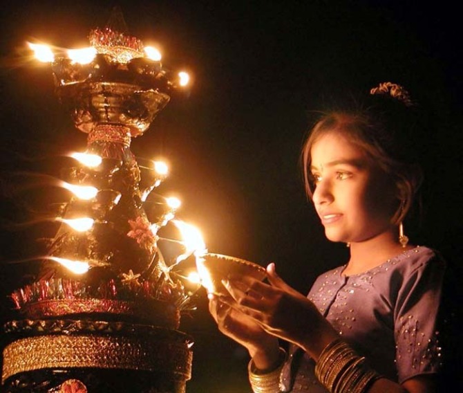 Diwali- My Favorite Festival (Essay, Speech, Article, Short Note, Paragraph)