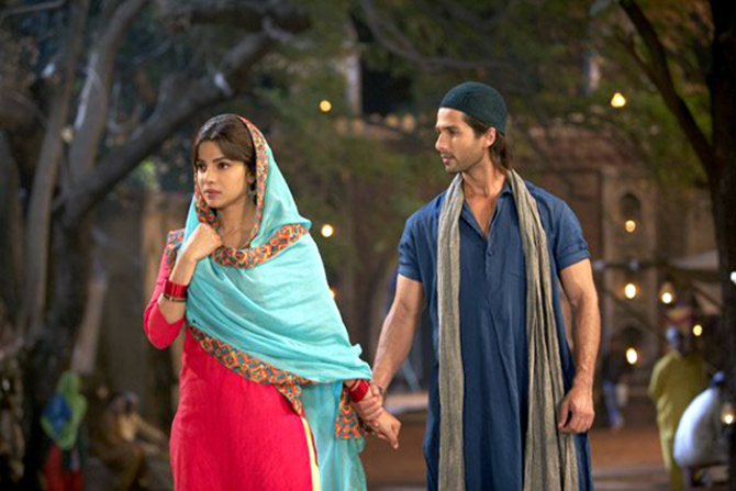 Shahid Kapoor Priyanka Chopra Teri Meri Kahaani Film Photos Teri Meri Kahaani Photo 42 From Album Teri Meri Kahaani Photos On Rediff Pages