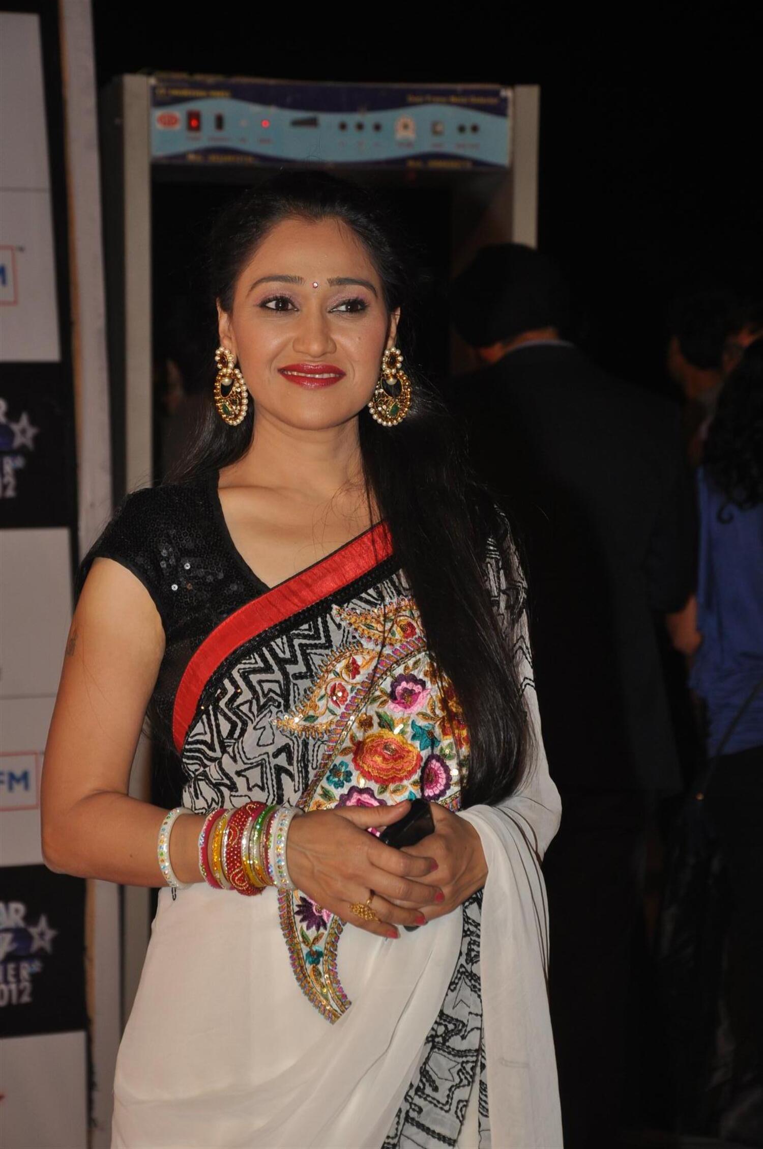 disha-vakani-in-saree-veethi