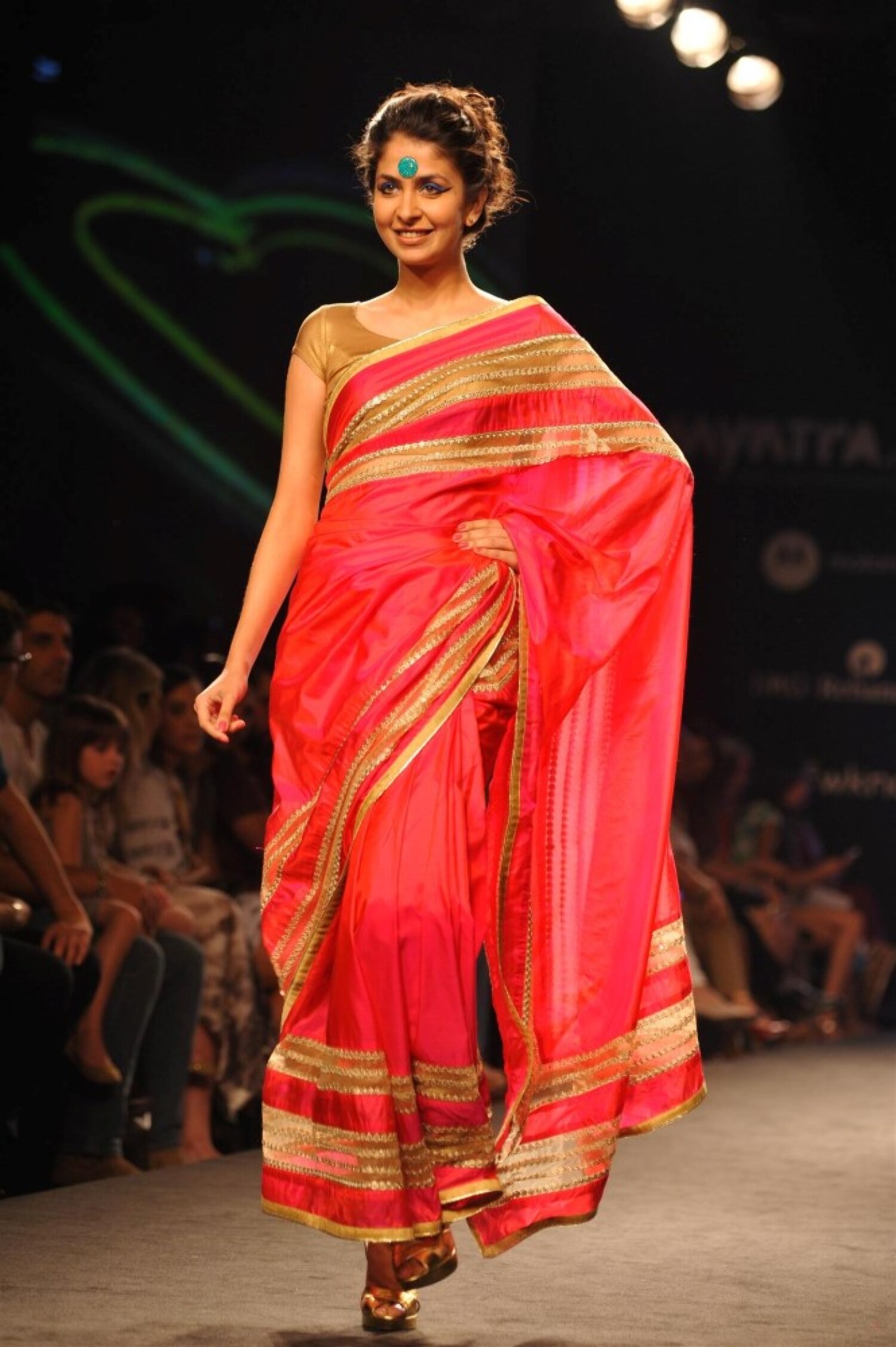 Indian Models walk the ramp showcasing designer Mandira Bedi collection ...