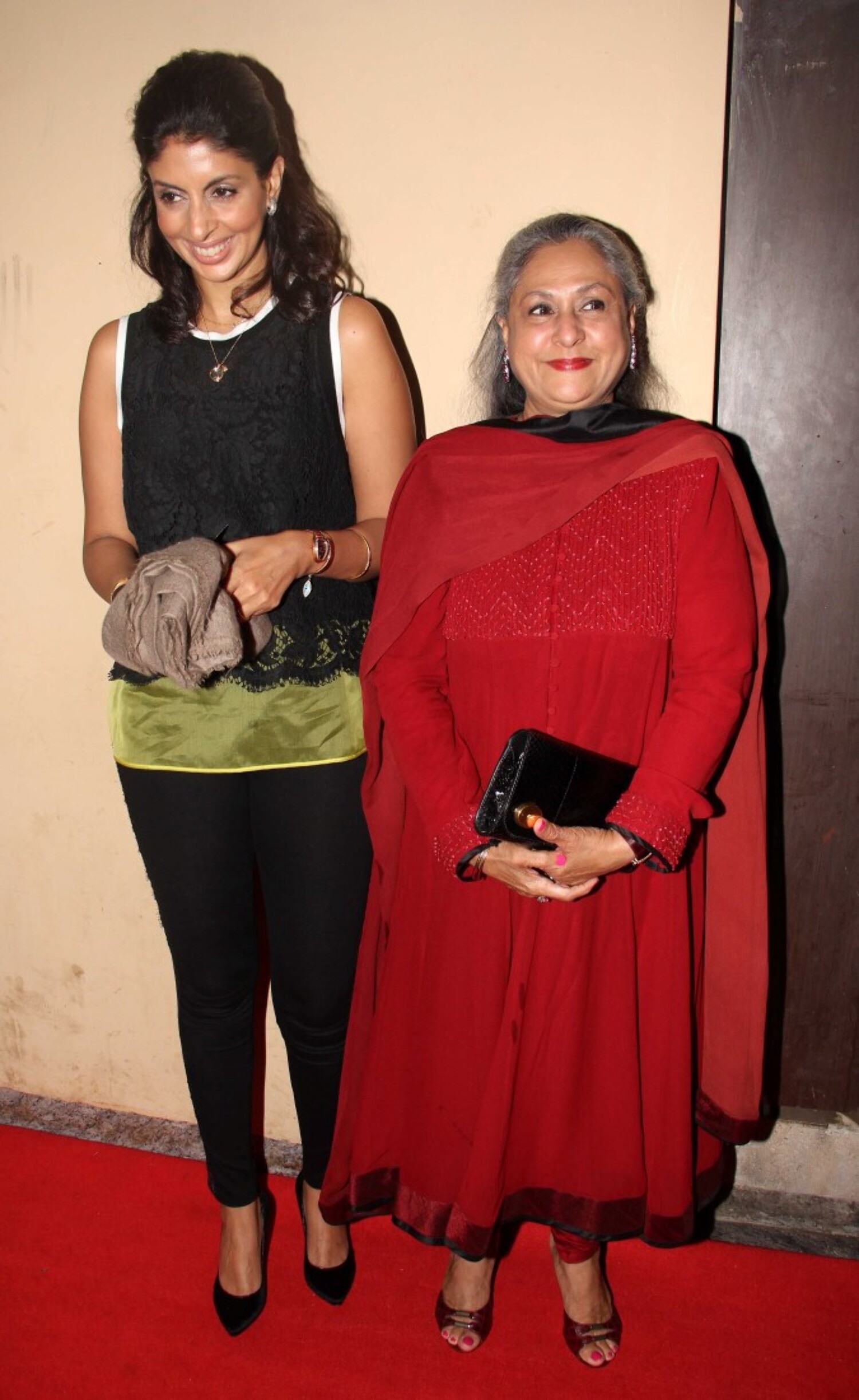 Jaya Bachchan with daughter Shweta Bachchan at film LEKAR HUM DEEWANA ...