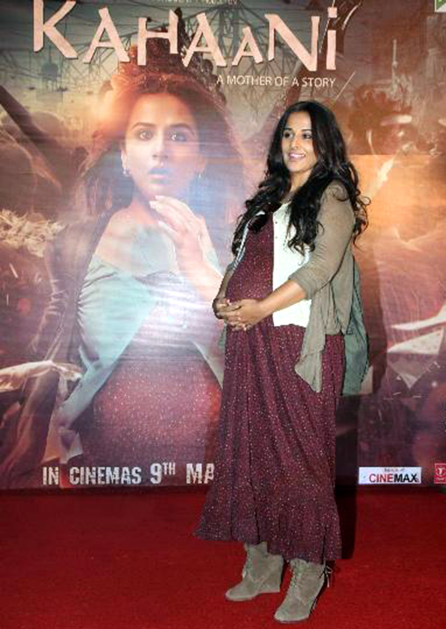 Vidya Balan Pregnant Look in Kahaani Film First Look at CINEMAX in ...