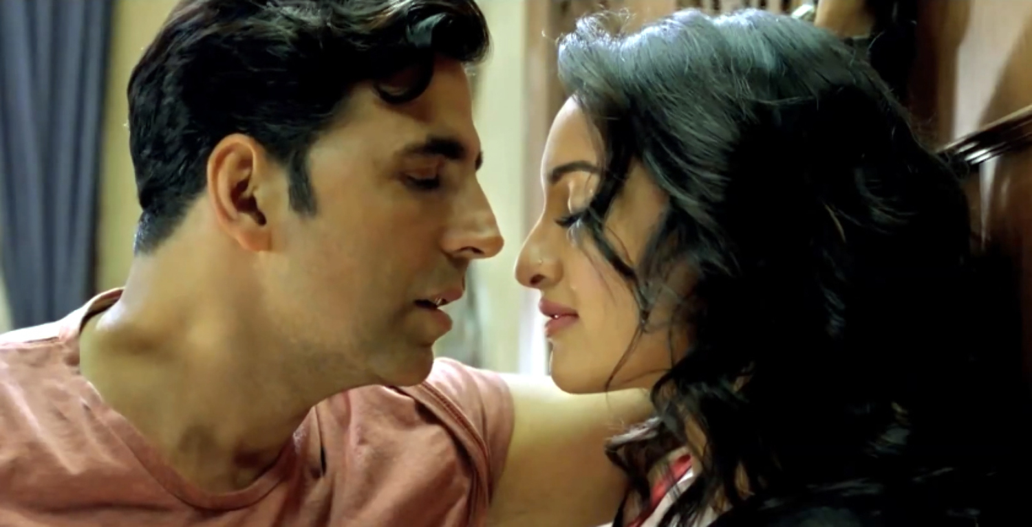 Hind filmleri azerbaycan. Sonakshi Sinha hot Kiss.