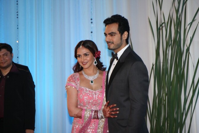 Esha Deol with husband Bharat Takhtani at their wedding reception in ...